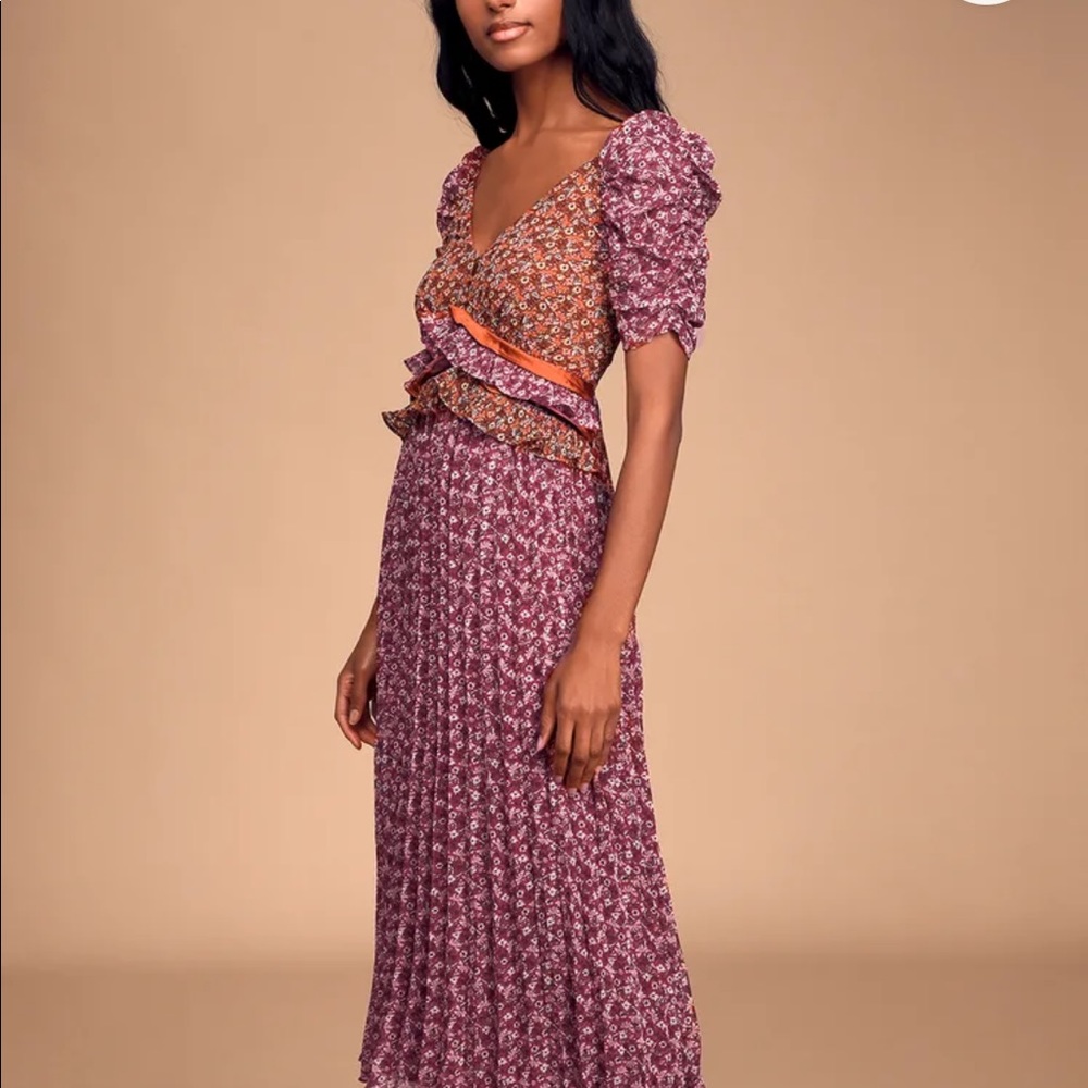 NWOT En Saison Affectionate Purple Floral Print Ruffled Midi Dress!